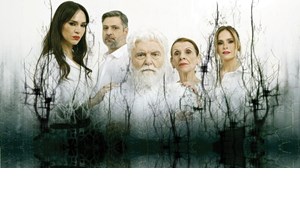 Ο επιδραστικός "Παρείσακτος" μιλά για τη δύναμη της καρδιάς στο Δημοτικό Θέατρο Πειραιά - εικόνα 6