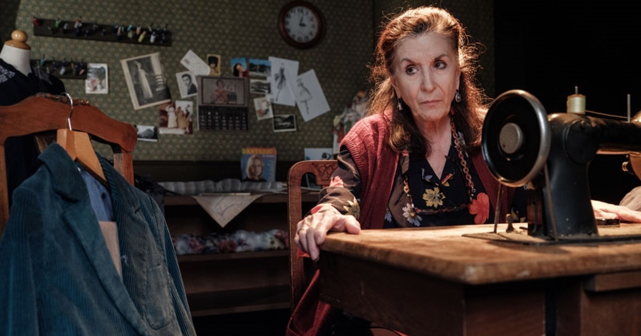 "Μια ζωή-Ο μονόλογος μιας μοδίστρας": Η Νένα Μεντή συνεχίζει να μαγεύει – Τα τελευταία εισιτήρια - εικόνα 3