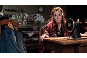 "Μια ζωή-Ο μονόλογος μιας μοδίστρας": Η Νένα Μεντή συνεχίζει να μαγεύει – Τα τελευταία εισιτήρια - εικόνα 3