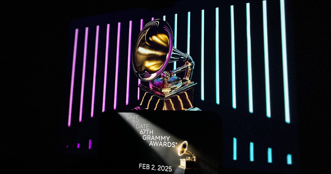 Γιώτα Νέγκα, Λάκης Χαλκιάς και Θοδωρής Βουτσικάκης τραγουδούν Σταύρο Κουγιουμτζή - εικόνα 1