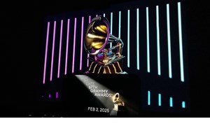 Γιώτα Νέγκα, Λάκης Χαλκιάς και Θοδωρής Βουτσικάκης τραγουδούν Σταύρο Κουγιουμτζή - εικόνα 1