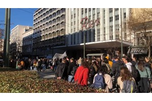 Στα άδυτα του θρυλικού μπαρ, "Χαβάη", με τα "Μπλε καστόρινα παπούτσια" - εικόνα 4