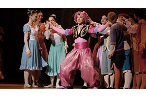 "In Motion: Ένα άγαλμα που το ’σκασε" – μια διαδραστική παράσταση που θα αγαπήσετε - εικόνα 4