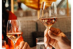 Λυρικά "τζαμαρίσματα" στο μοναδικό opera restaurant της πόλης - εικόνα 1