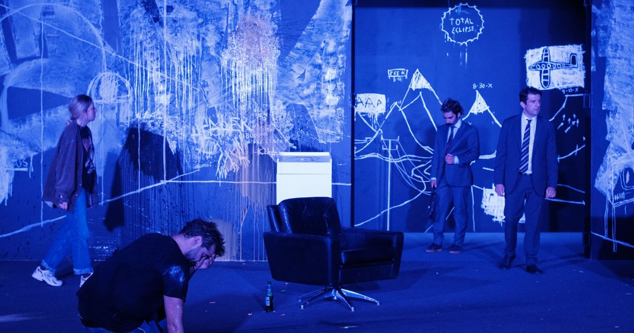 'Prima Facie': Όταν η Λένα Παπαληγούρα συναντά τις ηρωίδες της, η σκηνή σείεται - εικόνα 3