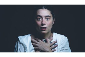 Η "Κόμισσα της φάμπρικας" με τη Ματσούκα και τον Πυρπασόπουλο – Νέες εντυπωσιακές φωτογραφίες από την παράσταση - εικόνα 7