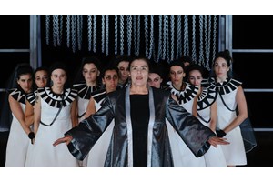 Ζώα και άνθρωποι δρουν στην παράσταση "Δαγκώνει;" της ομάδας Νοητή Γραμμή - εικόνα 2