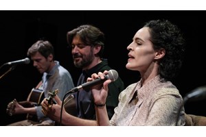 Θέατρο και μουσική: οι ηθοποιοί που γεφυρώνουν τις δύο τέχνες - εικόνα 4