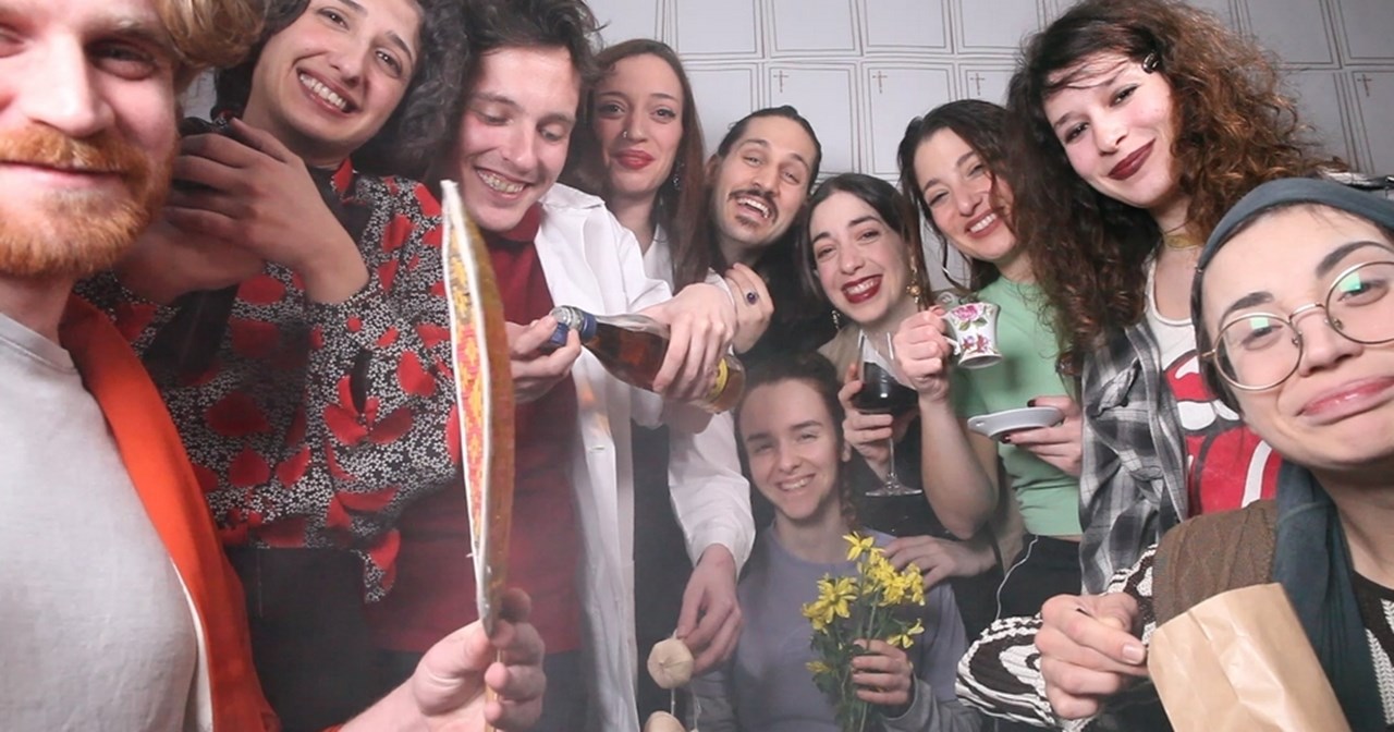 "Βαδίζοντας" του Τόμας Μπέρνχαρντ: Μια σκοτεινή και στοχαστική παράσταση - εικόνα 3