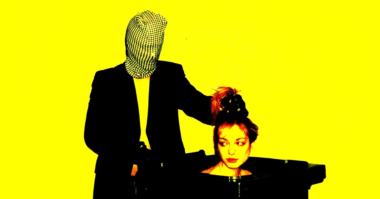 "Holy Bitch!": Περφόρμανς της Έλλης Παπακωνσταντίνου με τη συμμετοχή της τραγουδοποιού Μαρίας Παπαγεωργίου - εικόνα 7