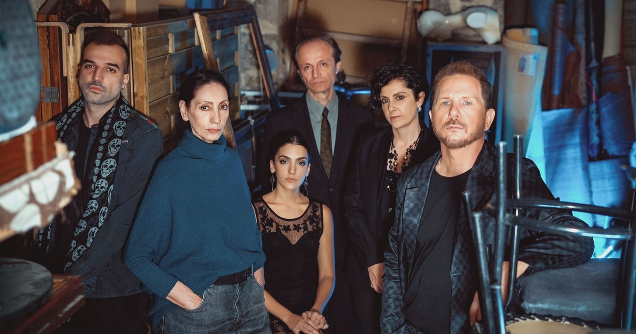 "Μαύρη σαμπούκα": Φιλία, λάθος timing και πολύ γέλιο στην απίστευτη κωμωδία - εικόνα 2