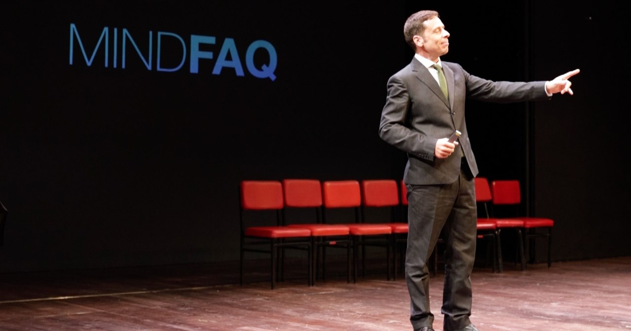 "Κνοκ": Μια σύγχρονη και ανατρεπτική ματιά σε κλασικό έργο από τη Αργυρώ Χιώτη και τον Έκτορα Λυγίζο - εικόνα 4