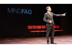 "Κνοκ": Μια σύγχρονη και ανατρεπτική ματιά σε κλασικό έργο από τη Αργυρώ Χιώτη και τον Έκτορα Λυγίζο - εικόνα 4