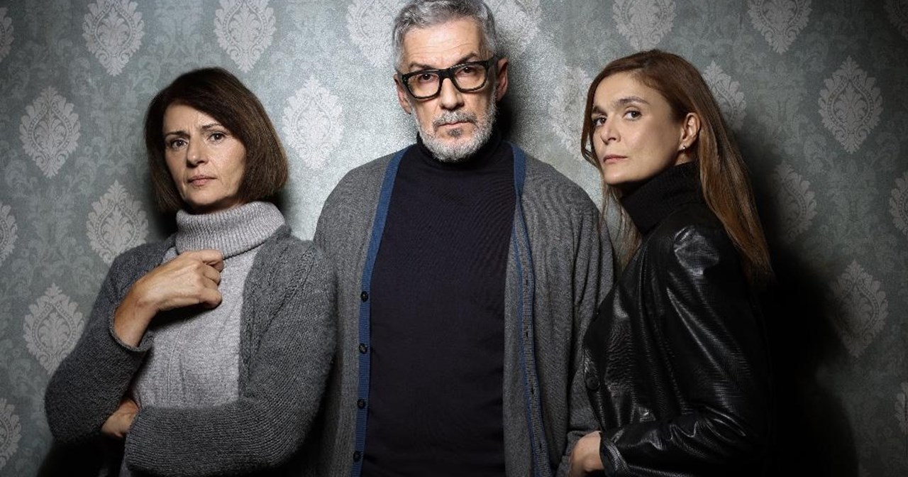 "Κάπου περνούσε μια φωνή": Τελευταίες παραστάσεις για την bijoux de kant - εικόνα 5