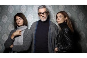 "Κάπου περνούσε μια φωνή": Τελευταίες παραστάσεις για την bijoux de kant - εικόνα 5