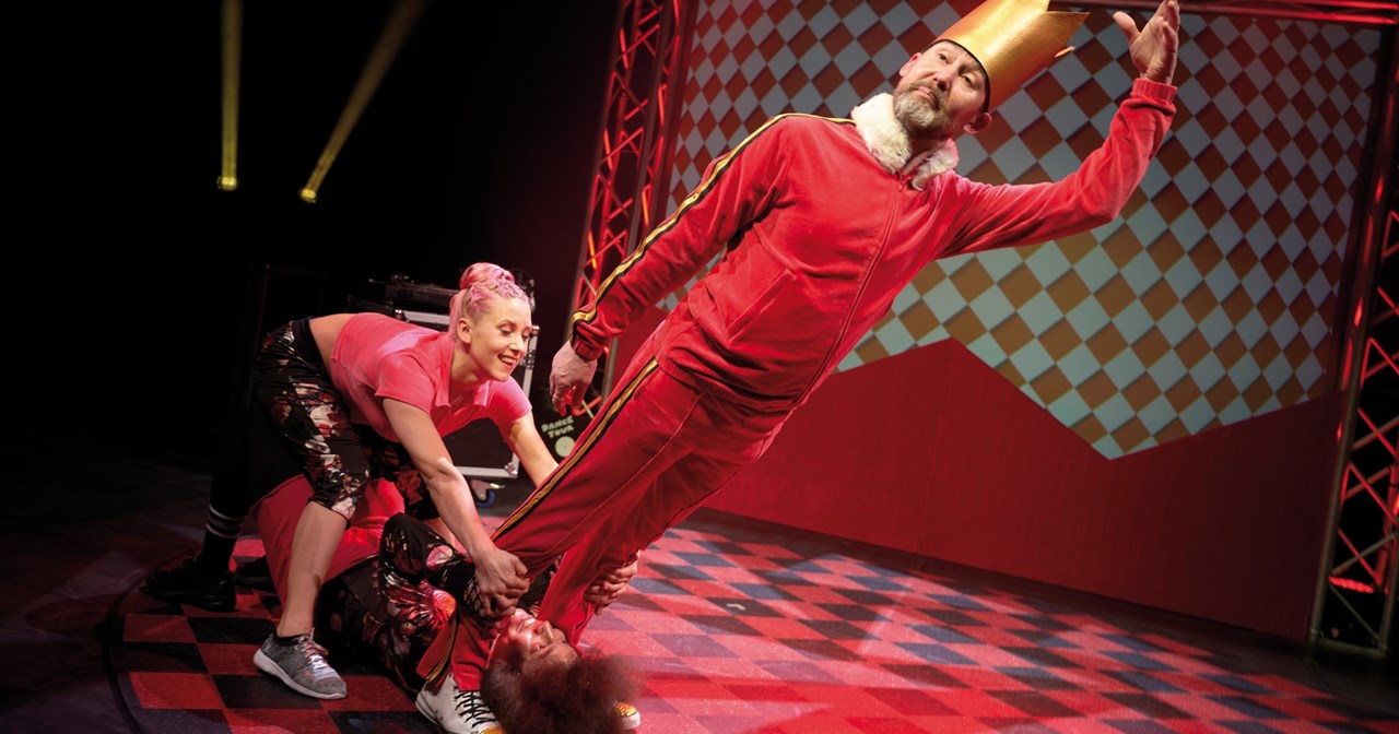 "Η σκιά της μύγας" πετά ξανά – Θέατρο στα καφενεία του Πειραιά - εικόνα 2