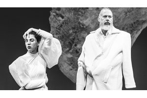 Η "Δημοκρατία του Μπακλαβά" και το πολιτικό θέατρο που μας αρέσει - εικόνα 2