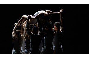 "Οι απόντες" του Βασίλη Κατσικονούρη έρχονται στο θέατρο Σταθμός - εικόνα 1