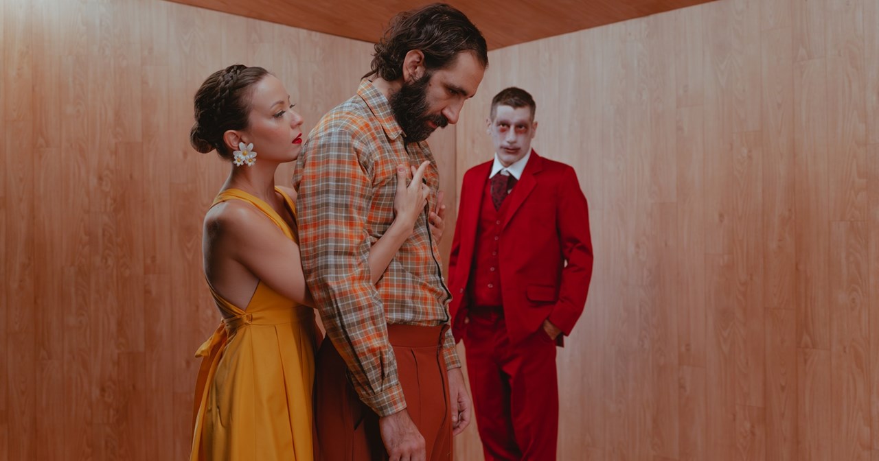 Ποιο έργο αποτελεί την πρώτη σκηνοθετική απόπειρα της Λένας Δροσάκη; - εικόνα 4