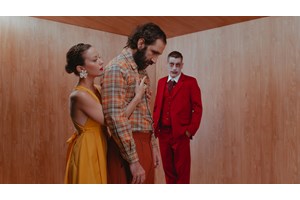 Ποιο έργο αποτελεί την πρώτη σκηνοθετική απόπειρα της Λένας Δροσάκη; - εικόνα 4