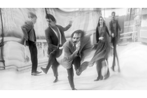 Αποκλειστικό: "Ο Αιών Μου", η νέα παράσταση του Παύλου Παυλίδη στο Άνεσις μυρίζει μπαρούτι - εικόνα 6