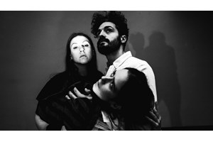 Κώστας Παπακωνσταντίνου: "Το γέλιο ρίχνει τις άμυνες – και μετά χτυπάς εκεί που θέλεις" - εικόνα 4