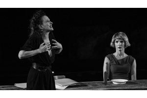 Απορρίπτεται" – μια φαρσοκωμωδία (μετά πάθους) στη σκηνή του 104 - εικόνα 5