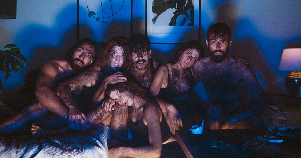 "Η Μέρα της Φούστας": Παράσταση της Ζωής Χατζηαντωνίου αφιερωμένη στην Αχού Νταριέι - εικόνα 4