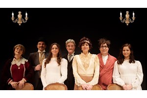 Ο Ένκε Φεζολλάρι μεταφέρει στο θέατρο το μυθιστόρημα "Η αγάπη άργησε μια μέρα" - εικόνα 7