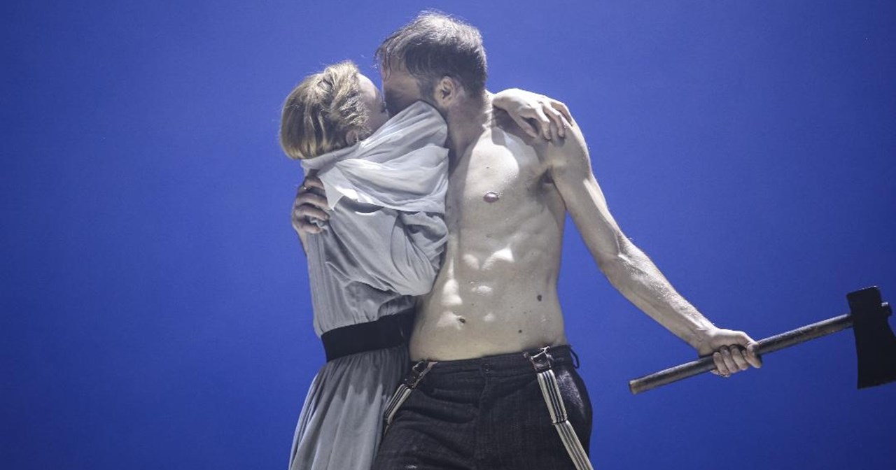 Ασπασία Κράλλη: "Οι βρικόλακες κρύβονται στην ντουλάπα σε όλες τις τάξεις και τις εποχές" - εικόνα 6