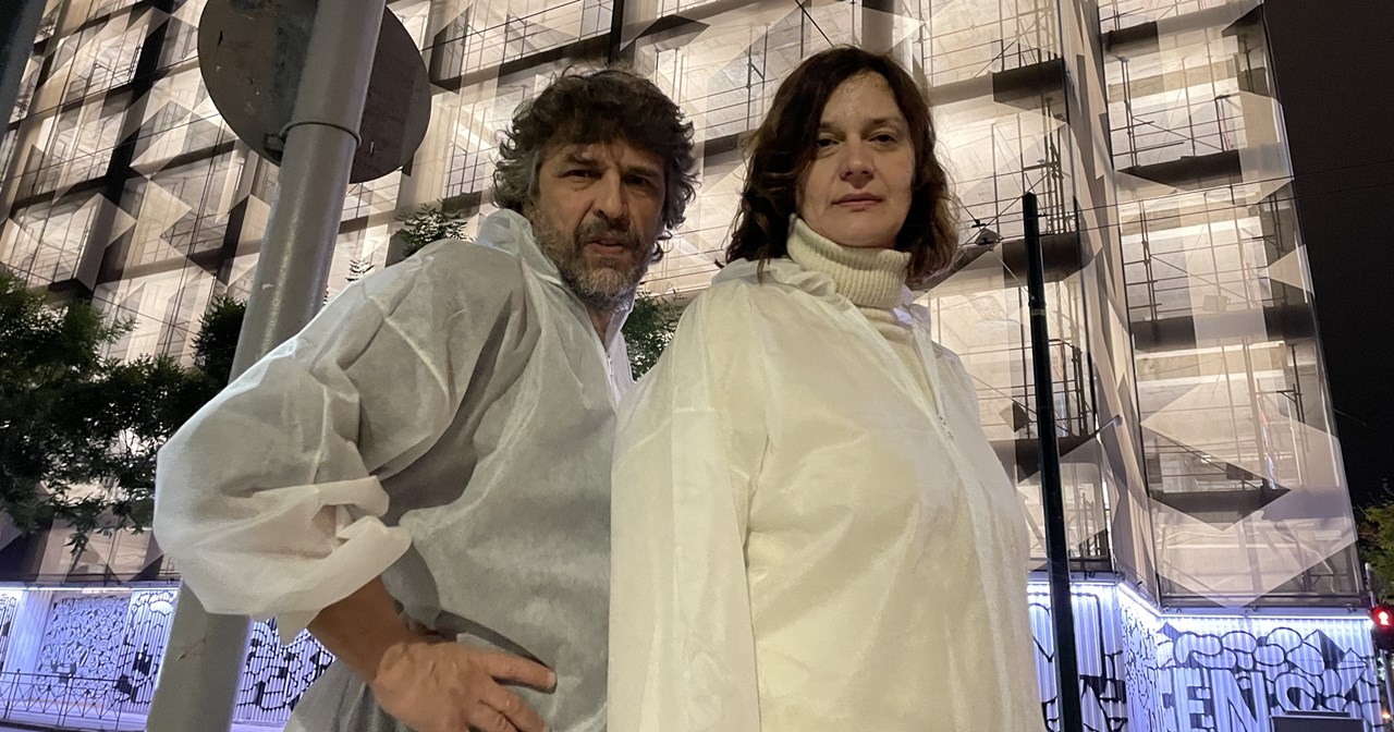 O Κώστας Κουτσολέλος και η Δώρα Στυλιανέση γράφουν για "Το παλτό και μία ιστορία υδρωπικίας" - εικόνα 2