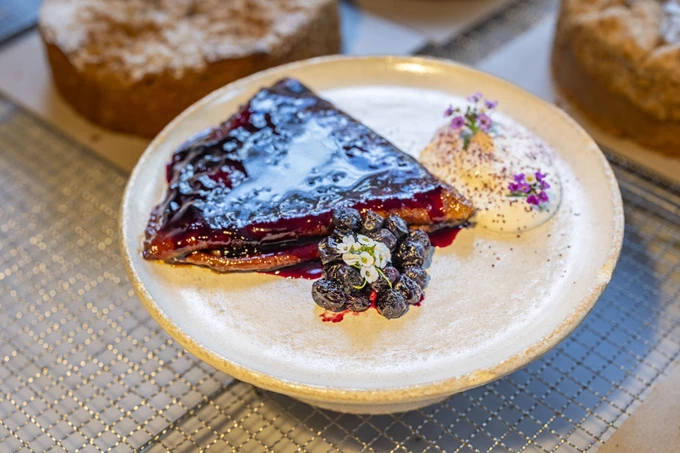 Κρέπες με καραμέλα μύρτιλο από τον Σπύρο Πεδιαδιτάκη για τον Άγιο Βαλεντίνο