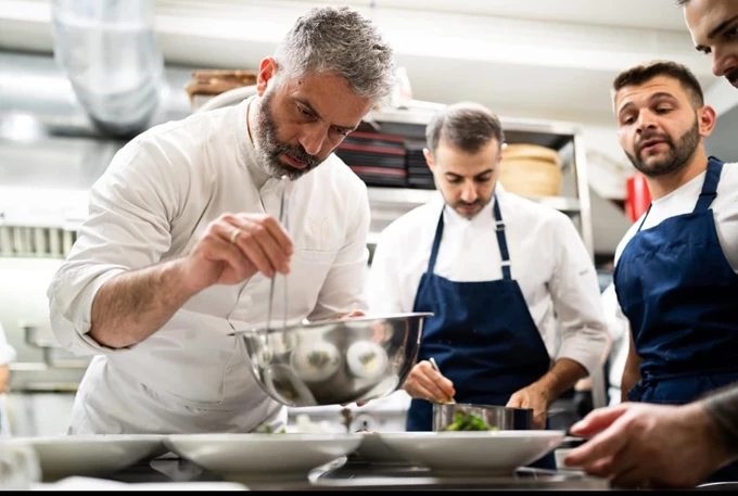 Ο σεφ Γιάννης Μαρινόπουλος στο Vathy Cove της Θάσου 2