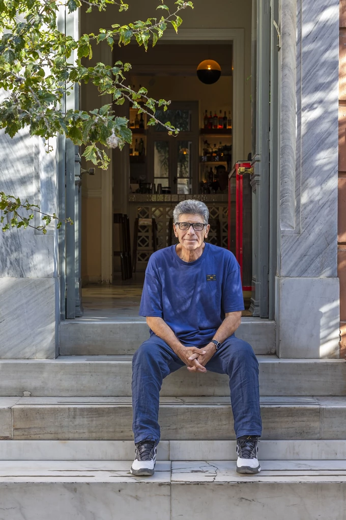 Γιάννης Μπέζος