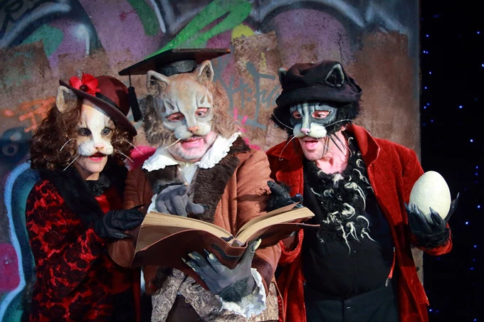 Η ιστορία του γάτου που έμαθε σ’ ένα γλάρο να πετάει