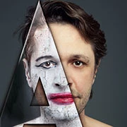 Μόνος με τον Άμλετ