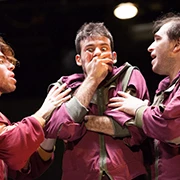 Πιάνω Παπούτσι πάνω στο Πιάνο