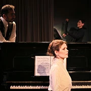 Κλάρα Σούμαν. Τα χαρισματικά πρόσωπα μιας υπερμαριονέτας