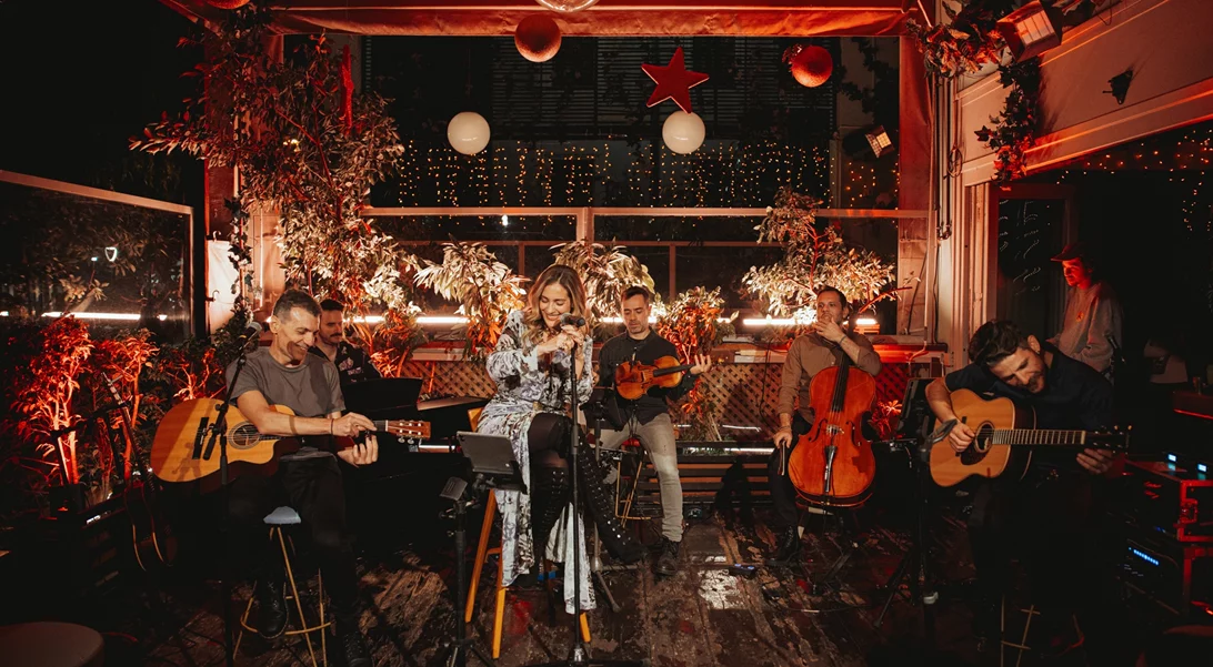 "Όλα είναι μπροστά": Στην παρουσίαση του νέου δίσκου της Νατάσσας Μποφίλιου και του Μανώλη Φάμελλου