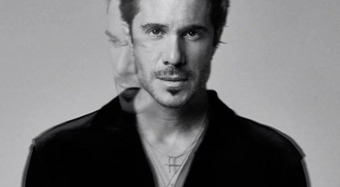 Νίκος Οικονομόπουλος: O μοναδικός καλλιτέχνης με δύο τραγούδια στο Top 5 του Official IFPI Chart για το 2025