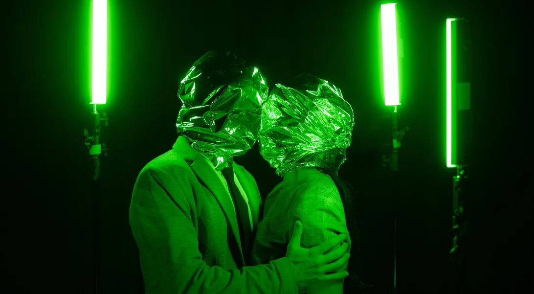 Το "Ζyklon ή το Πεπρωμένο" δεν είναι απλώς μια θεατρική παράσταση