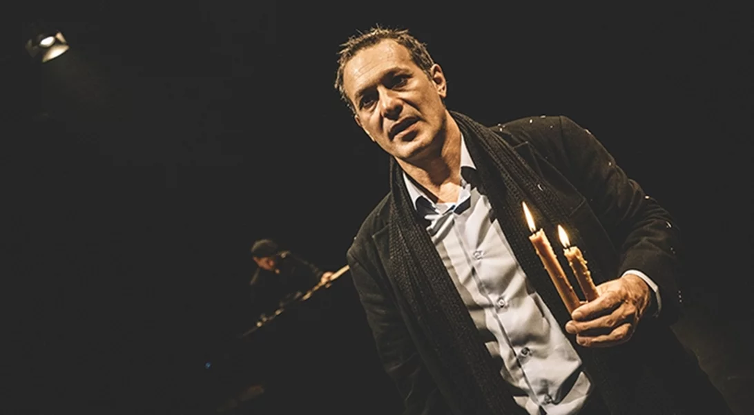 Χριστούγεννα με Παπαδιαμάντη: Ο Θανάσης Σαράντος επιστρέφει με τον "Αμερικάνο"