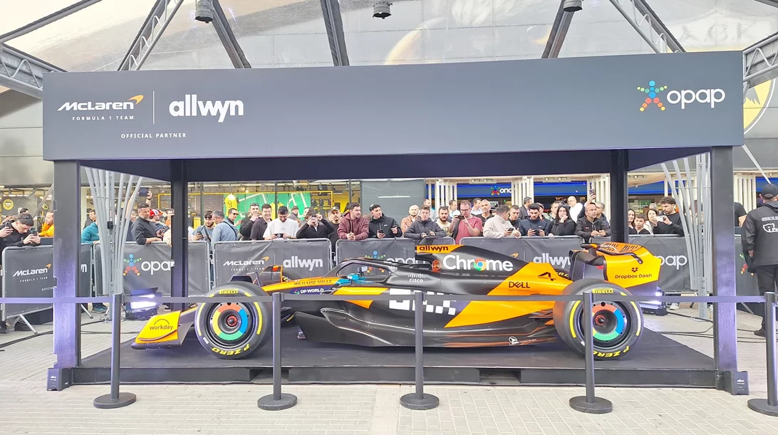 Θέλεις να φωτογραφηθείς με το αυθεντικό μονοθέσιο της McLaren; – Ραντεβού την Κυριακή στην πλατεία Συντάγματος για την απόλυτη εμπειρία της Formula 1