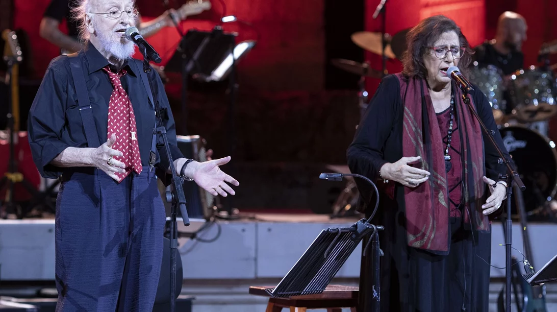 Διονύση Σαββόπουλε, άξιζε, τελικά, η μεγάλη σου γιορτή για τη Μεταπολίτευση;