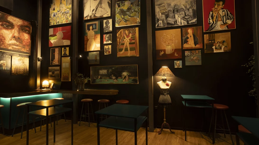 Τα πολλά πρόσωπα της "Μαύρης Πάπιας"