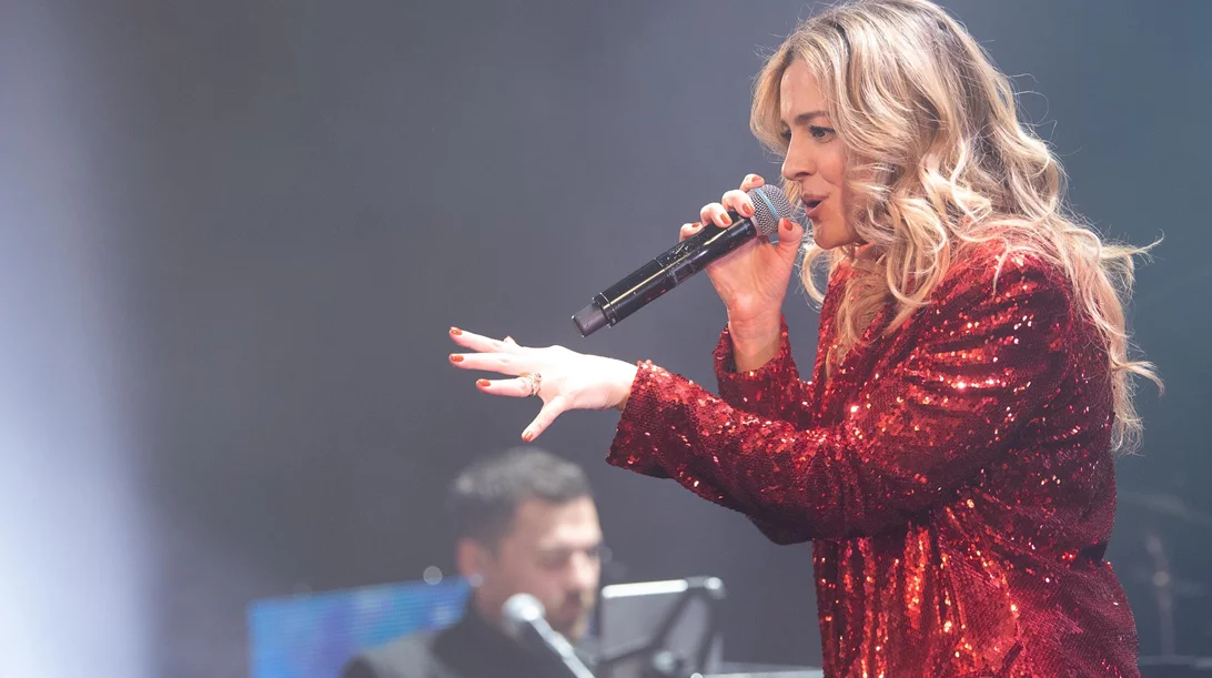 Νατάσσα Μποφίλιου: Λάμπει κάθε Σάββατο στο "Vox", σε ένα πρόγραμμα που πήρε παράταση μέχρι τον Μάιο