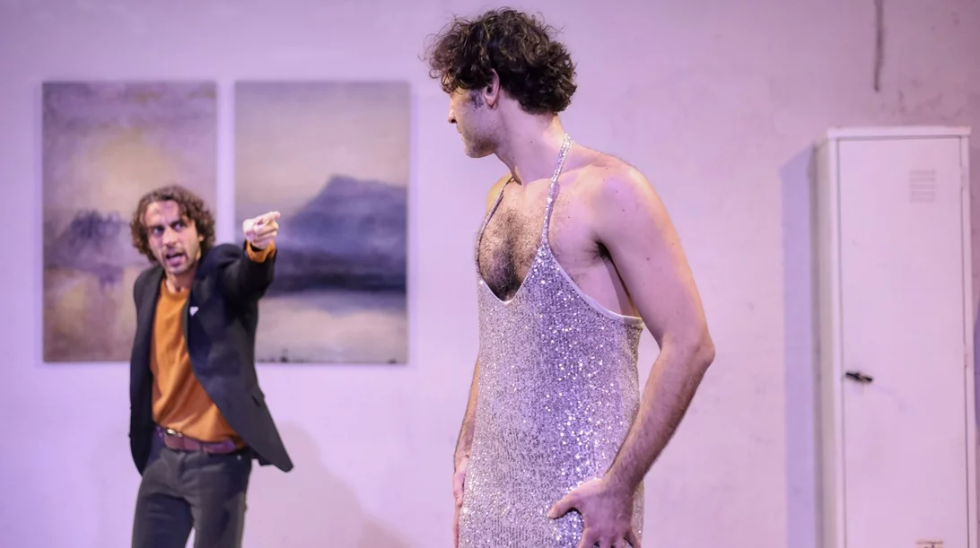 Σύγχρονο, μάχιμο και πολιτικό το "Ποιος σκότωσε τον πατέρα μου" επιστρέφει στο ΠΛΥΦΑ