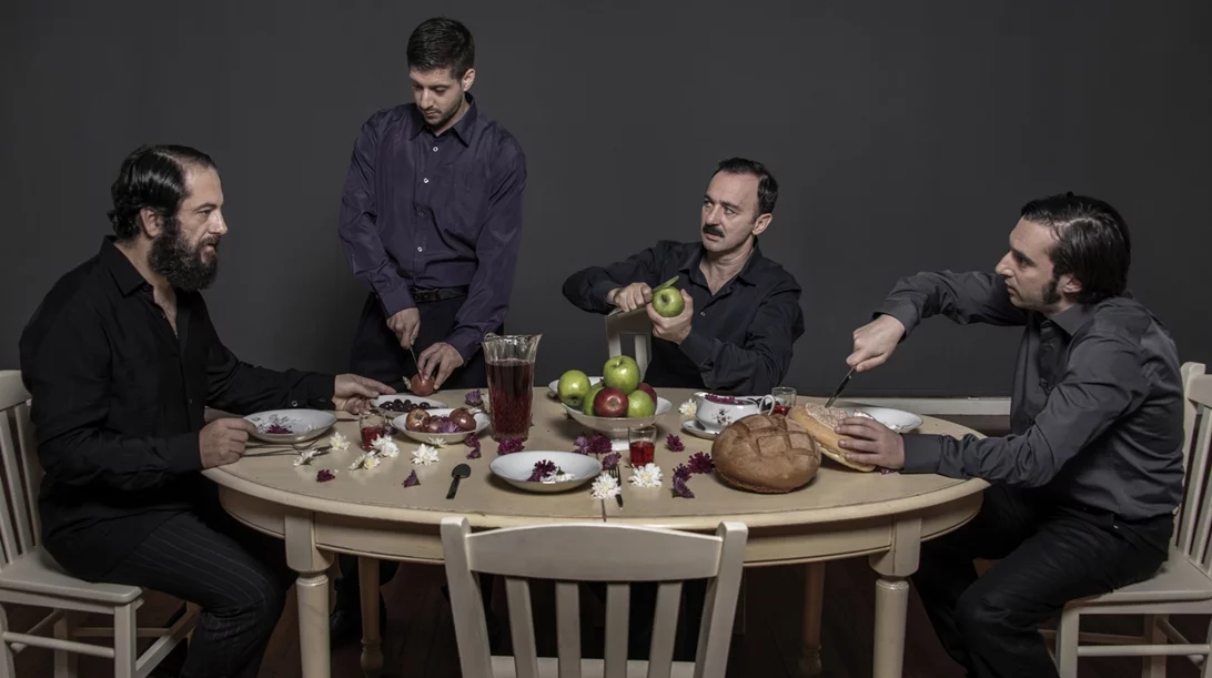 "…Kαλά, εσύ σκοτώθηκες νωρίς": To αφήγημα-μαρτυρία του Χρόνη Μίσσιου στη σκηνή του Θεάτρου 104