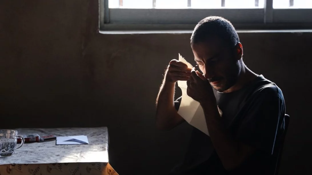 Πέρα Από τον Τοίχο