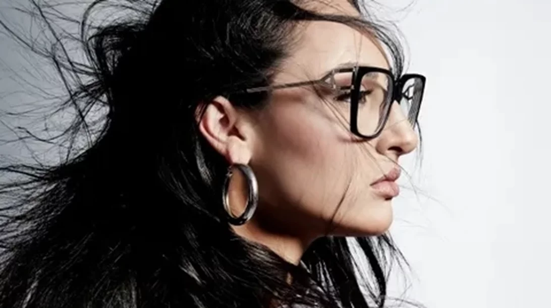 Ένα βίντεο με συμβολισμούς συνοδεύει το νέο τραγούδι "΄Άνεμος" που υπογράφει η  Klavdia